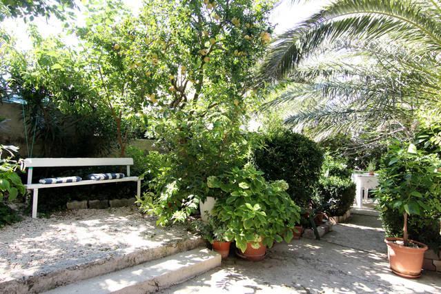 Eco-Apartments With Nice Garden Baška Voda Exterior foto